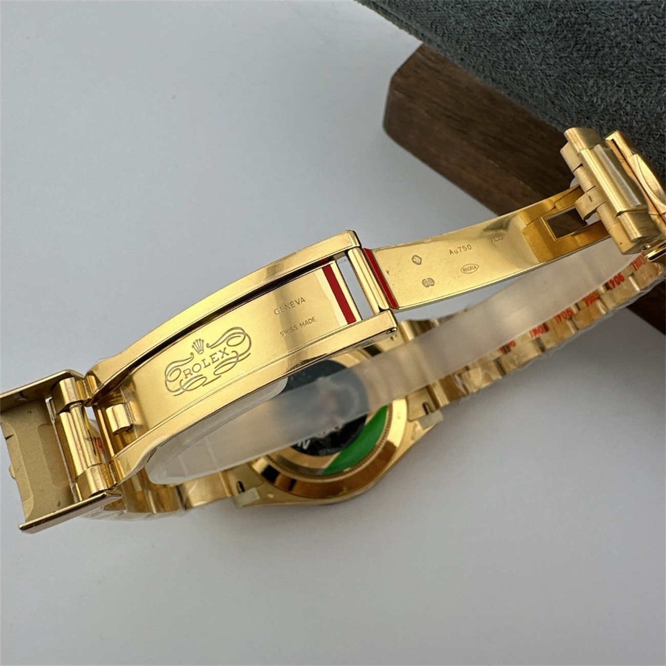 Rolex Daytona 116508 Replica – Yellow Gold Black Dial (Dandong 4130)
